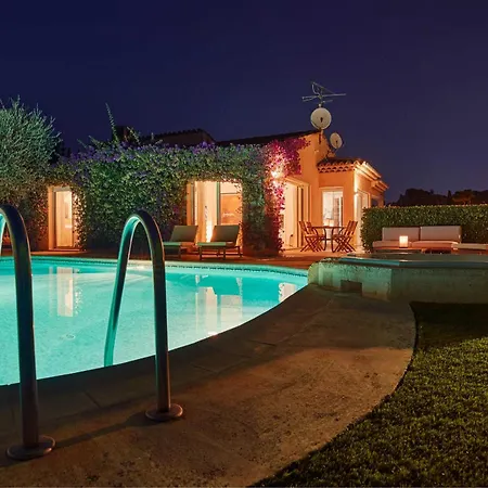 A C With Pool & Jacuzzi 3br 6p - Villa *