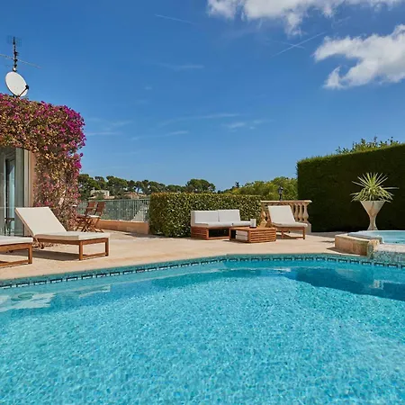 A C With Pool & Jacuzzi 3br 6p - *