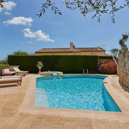 A C With Pool & Jacuzzi 3br 6p -