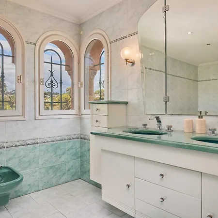 A C With Pool & Jacuzzi 3br 6p - Villa