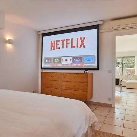 A C With Pool & Jacuzzi 3br 6p -