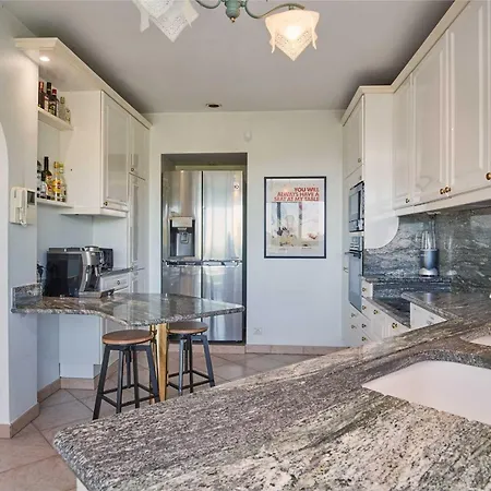 A C With Pool & Jacuzzi 3br 6p -