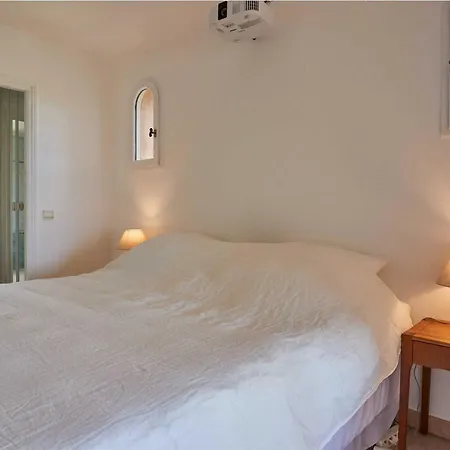 A C With Pool & Jacuzzi 3br 6p -