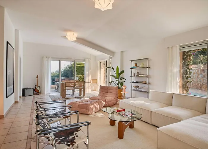 A C With Pool & Jacuzzi 3br 6p -