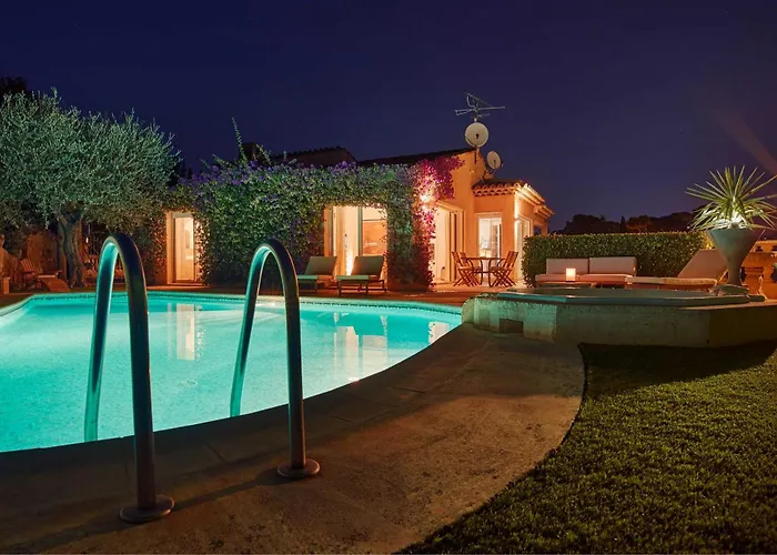 A C With Pool & Jacuzzi 3br 6p - Villa *