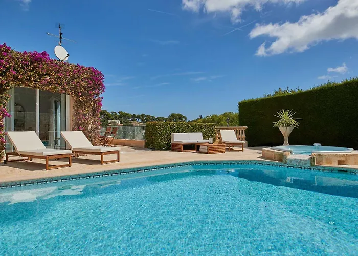 A C With Pool & Jacuzzi 3br 6p - *