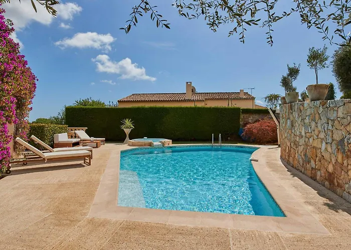 A C With Pool & Jacuzzi 3br 6p -