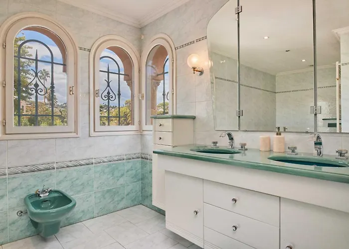 A C With Pool & Jacuzzi 3br 6p - Villa